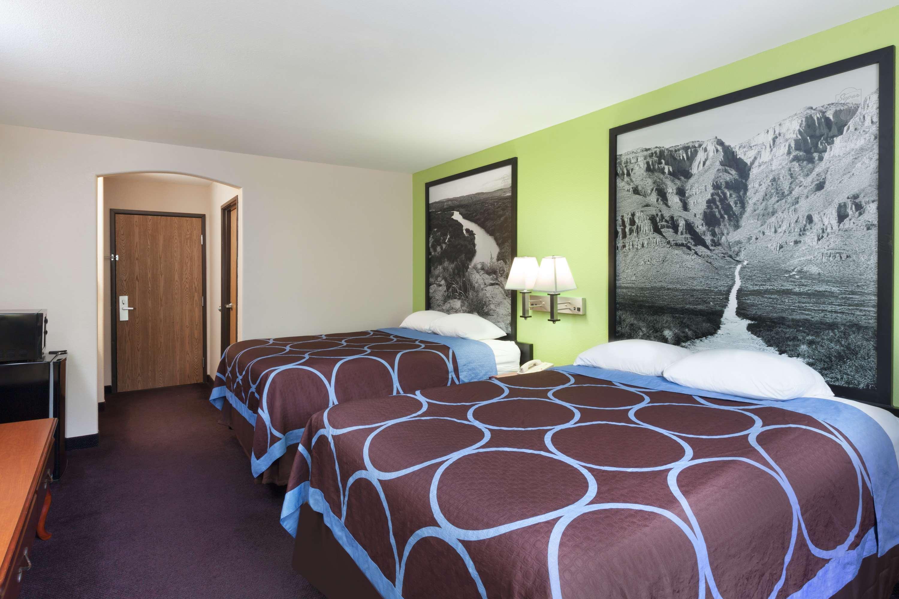 Super 8 By Wyndham Huntsville Exteriér fotografie